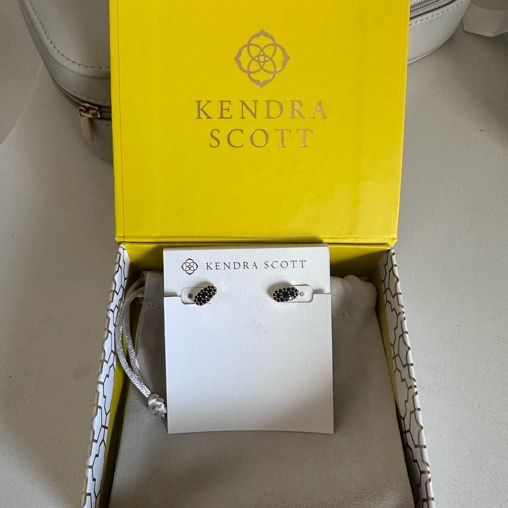 NEW KENDRA SCOTT Earings